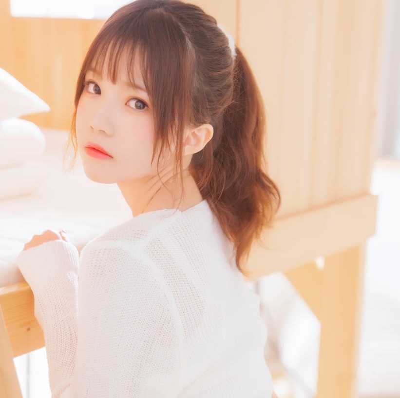 樱桃喵小白写真赏析:纯白针织衫配高马尾,这波纯欲风我先冲了 第2张 樱桃喵小白写真赏析:纯白针织衫配高马尾,这波纯欲风我先冲了 第2张